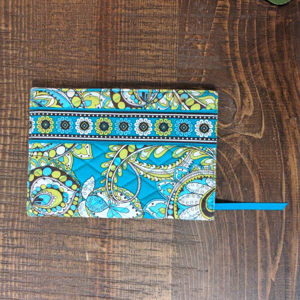 Vera Bradley Paperback Book Cover in Retired Peacock Paisley